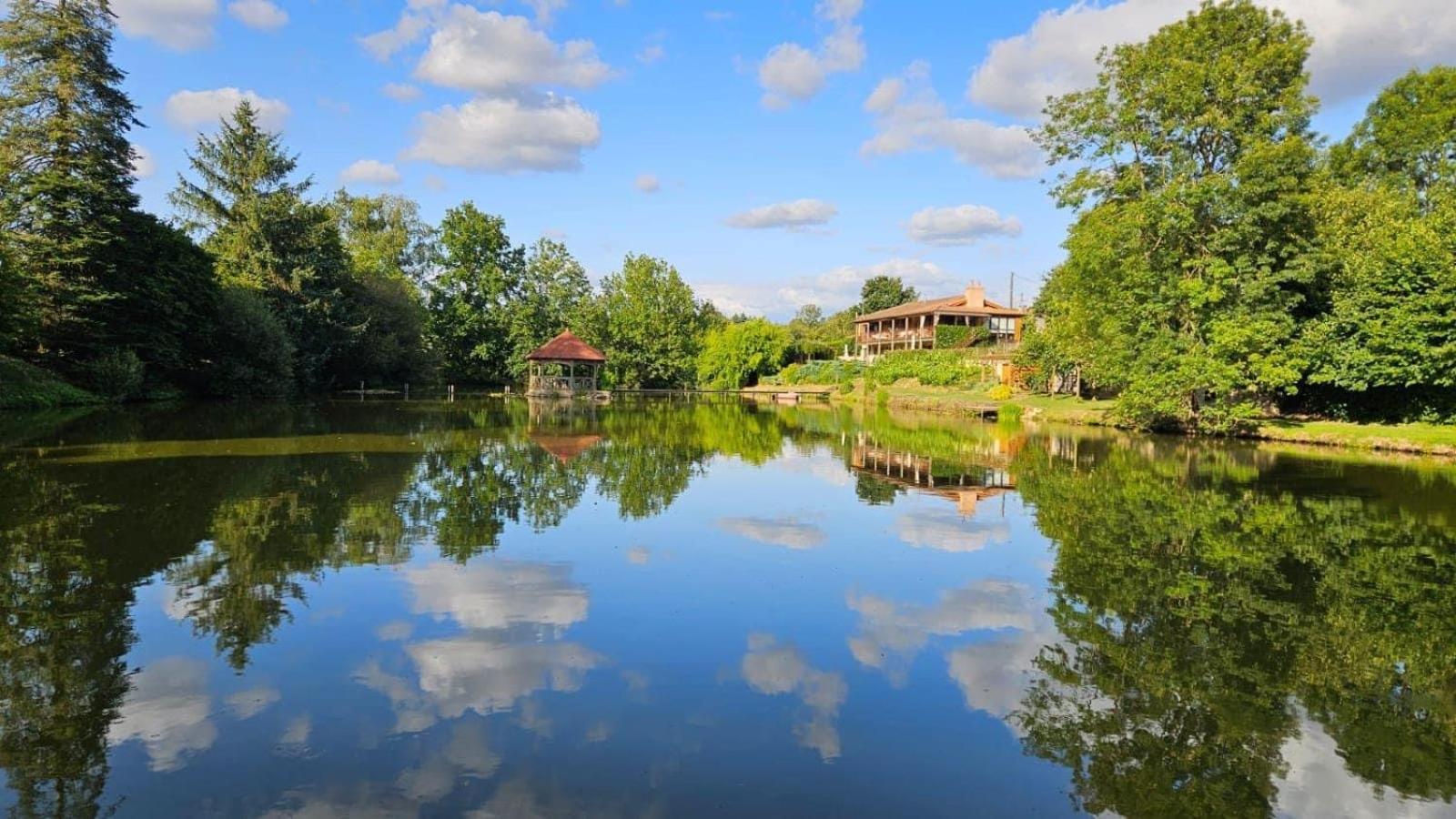 Lake Noble Saint-Germain-l'Aiguiller Extérieur photo